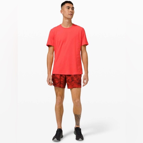 Men’s Lululemon Pace Breaker 9” Lined Red Patterned Shorts - Picture 7 of 14